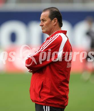 Fussball. Bundesliga. SK Austria Kelag Kaernten  gegen Red Bull Salzburg. Trainer Huub Stevens (Salzburg). Klagenfurt, 10.4.2010. 
Foto: Kuess

---
pressefotos, pressefotografie, kuess, qs, qspictures, sport, bild, bilder, bilddatenbank
