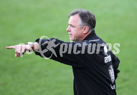 Fussball OEFB Stiegl Cup. SK Austria Kaernten gegen SC Magna Wr. Neustadt. Trainer Joze Prelogar (Kaernten). Klagenfurt, am 20.4.2010.
Foto: Kuess
---
pressefotos, pressefotografie, kuess, qs, qspictures, sport, bild, bilder, bilddatenbank