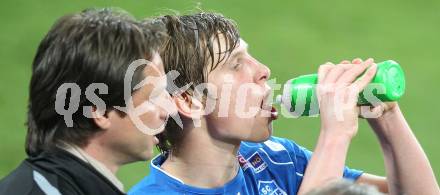 Fussball OEFB Stiegl Cup. SK Austria Kaernten gegen SC Magna Wr. Neustadt. Trainer Peter Schoettel, Alexander Gruenwald  (Wr. Neustadt). Klagenfurt, am 20.4.2010.
Foto: Kuess
---
pressefotos, pressefotografie, kuess, qs, qspictures, sport, bild, bilder, bilddatenbank