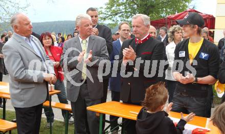 Schi Nordisch. Schispringen. Empfang Olympiasieger  Thomas Morgenstern. Adi Ressenig (Landesschiverband), Landessportdirektor Reinhard Tellian, Landeshauptmann Gerhard Doerfler, Thomas Morgenstern. Lieserhofen, am 24.4.2010.
Foto: Kuess
---
pressefotos, pressefotografie, kuess, qs, qspictures, sport, bild, bilder, bilddatenbank