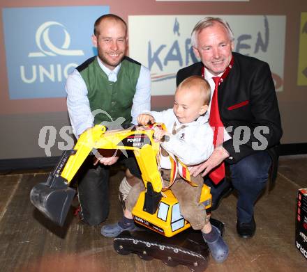 Schi Nordisch. Biathlon. Empfang Silbermedaillengewinner Daniel Mesotitsch. Daniel Mesotitsch mit Sohn, Landeshauptmann Gerhard Doerfler. St. Jakob im Rosental, am 24.4.2010.
Foto: Kuess
---
pressefotos, pressefotografie, kuess, qs, qspictures, sport, bild, bilder, bilddatenbank