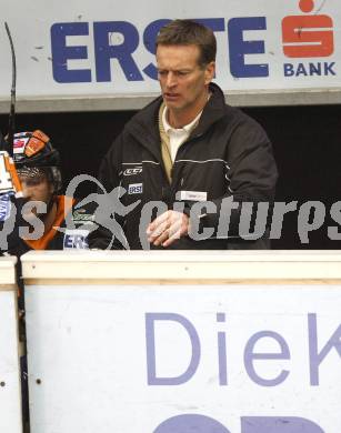 EBEL. Eishockey Bundesliga. EC Pasut VSV gegen Graz 99ers. Trainer Bill Gilligan  (Graz). Villach, am 15.1.2010.
Foto: Kuess 


---
pressefotos, pressefotografie, kuess, qs, qspictures, sport, bild, bilder, bilddatenbank