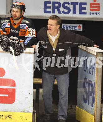 EBEL. Eishockey Bundesliga. EC Pasut VSV gegen Graz 99ers. Trainer Bill Gilligan  (Graz). Villach, am 15.1.2010.
Foto: Kuess 


---
pressefotos, pressefotografie, kuess, qs, qspictures, sport, bild, bilder, bilddatenbank