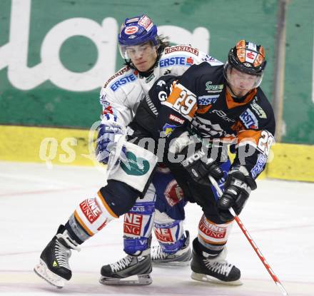 EBEL. Eishockey Bundesliga. EC Pasut VSV gegen Graz 99ers. Nico Toff (VSV), Sven Kloimbacher  (Graz). Villach, am 15.1.2010.
Foto: Kuess 


---
pressefotos, pressefotografie, kuess, qs, qspictures, sport, bild, bilder, bilddatenbank