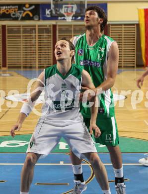 Basketball Kaerntner Liga. Woerthersee Piraten gegen KOS Klagenfurt.  Roland Duller (Piraten), Selmir Husanovic (KOS). Klagenfurt, am 4.5.2010.
Foto: Kuess
---
pressefotos, pressefotografie, kuess, qs, qspictures, sport, bild, bilder, bilddatenbank