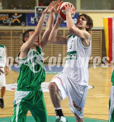 Basketball Kaerntner Liga. Woerthersee Piraten gegen KOS Klagenfurt.  Sebastian Schaal (Piraten), Rok Papic (KOS). Klagenfurt, am 4.5.2010.
Foto: Kuess
---
pressefotos, pressefotografie, kuess, qs, qspictures, sport, bild, bilder, bilddatenbank