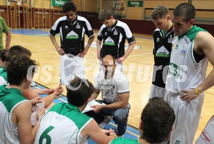 Basketball Kaerntner Liga. Woerthersee Piraten gegen KOS Klagenfurt. Trainer Joachim Buggelsheim (Piraten). Klagenfurt, am 4.5.2010.
Foto: Kuess
---
pressefotos, pressefotografie, kuess, qs, qspictures, sport, bild, bilder, bilddatenbank