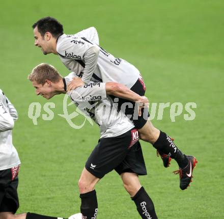 Fussball. Bundesliga. SK Austria Kelag Kaernten gegen LASK Linz.  Torjubel Leonhard Kaufmann, Thomas Hinum (Austria Kaernten). Klagenfurt, 5.5.2010. 
Foto: Kuess

---
pressefotos, pressefotografie, kuess, qs, qspictures, sport, bild, bilder, bilddatenbank