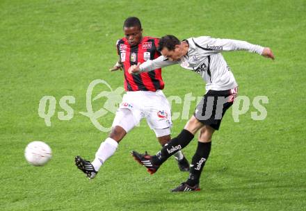 Fussball. Bundesliga. SK Austria Kelag Kaernten gegen LASK Linz.  Matthias Dollinger, (Austria Kaernten), Justice Majabvi (Linz). Klagenfurt, 5.5.2010. 
Foto: Kuess

---
pressefotos, pressefotografie, kuess, qs, qspictures, sport, bild, bilder, bilddatenbank