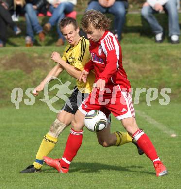 Fussball Unterliga Ost. SV Ludmannsdorf gegen ASKOE Koettmannsdorf.  Smeh Dejan (Ludmannsdorf), Ferenczi Gabor (Koettmannsdorf). Ludmannsdorf, am 18.4.2010.
Foto: Kuess
---
pressefotos, pressefotografie, kuess, qs, qspictures, sport, bild, bilder, bilddatenbank