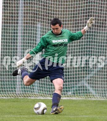 Fussball Unterliga Ost. SV Ludmannsdorf gegen ASKOE Koettmannsdorf.  Zunder Michael (Koettmannsdorf). Ludmannsdorf, am 18.4.2010.
Foto: Kuess
---
pressefotos, pressefotografie, kuess, qs, qspictures, sport, bild, bilder, bilddatenbank