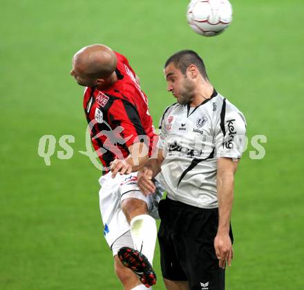 Fussball. Bundesliga. SK Austria Kelag Kaernten gegen LASK Linz.  Marco Salvatore, (Austria Kaernten), Gardar Gunnlaugsson (Linz). Klagenfurt, 5.5.2010. 
Foto: Kuess

---
pressefotos, pressefotografie, kuess, qs, qspictures, sport, bild, bilder, bilddatenbank