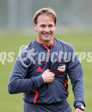 Fussball Unterliga Ost. SV Ludmannsdorf gegen ASKOE Koettmannsdorf. Schiedsrichter Obwurzer Thorsten. Ludmannsdorf, am 18.4.2010.
Foto: Kuess
---
pressefotos, pressefotografie, kuess, qs, qspictures, sport, bild, bilder, bilddatenbank