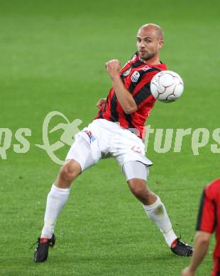 Fussball. Bundesliga. SK Austria Kelag Kaernten gegen LASK Linz.  Gardar Gunnlaugsson (Linz). Klagenfurt, 5.5.2010. 
Foto: Kuess

---
pressefotos, pressefotografie, kuess, qs, qspictures, sport, bild, bilder, bilddatenbank