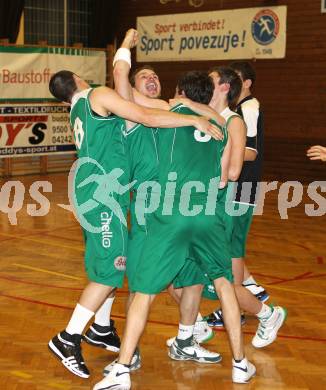 Basketball. Kaerntner Liga. Finale. KOS Klagenfurt gegen Woerthersee Piraten. Jubel Piraten. Klagenfurt, 6.5.2010.
Foto: Kuess
---
pressefotos, pressefotografie, kuess, qs, qspictures, sport, bild, bilder, bilddatenbank