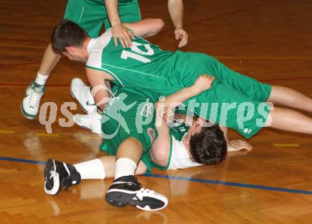 Basketball. Kaerntner Liga. Finale. KOS Klagenfurt gegen Woerthersee Piraten. Jubel Piraten. Klagenfurt, 6.5.2010.
Foto: Kuess
---
pressefotos, pressefotografie, kuess, qs, qspictures, sport, bild, bilder, bilddatenbank