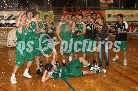 Basketball. Kaerntner Liga. Finale. KOS Klagenfurt gegen Woerthersee Piraten. Jubel Piraten. Klagenfurt, 6.5.2010.
Foto: Kuess
---
pressefotos, pressefotografie, kuess, qs, qspictures, sport, bild, bilder, bilddatenbank