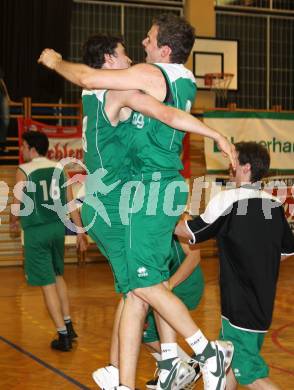 Basketball. Kaerntner Liga. Finale. KOS Klagenfurt gegen Woerthersee Piraten. Jubel Piraten. Klagenfurt, 6.5.2010.
Foto: Kuess
---
pressefotos, pressefotografie, kuess, qs, qspictures, sport, bild, bilder, bilddatenbank