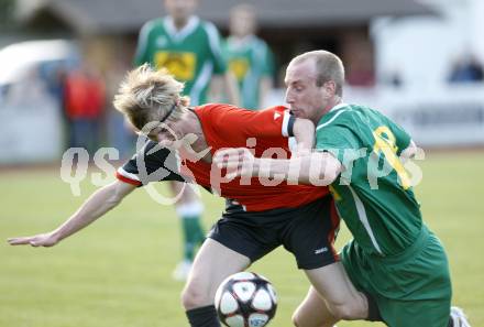 Fussball, Kaerntner Liga. VST Voelkermarkt gegen FC Welzenegg. Karner Alexander (Voelkermarkt), Tamegger David (Welzenegg). Voelkermarkt, 7.5.2010.
Foto: Kuess
---
pressefotos, pressefotografie, kuess, qs, qspictures, sport, bild, bilder, bilddatenbank