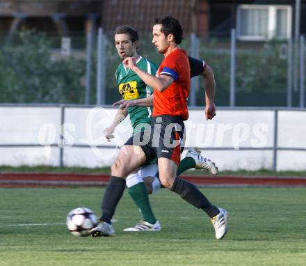 Fussball, Kaerntner Liga. VST Voelkermarkt gegen FC Welzenegg. Marketz Christian (Voelkermarkt), Bilali Blendi (Welzenegg). Voelkermarkt, 7.5.2010.
Foto: Kuess
---
pressefotos, pressefotografie, kuess, qs, qspictures, sport, bild, bilder, bilddatenbank