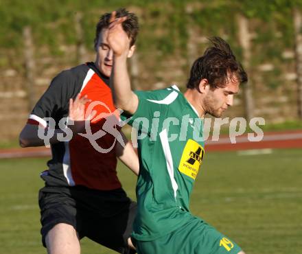 Fussball, Kaerntner Liga. VST Voelkermarkt gegen FC Welzenegg. Sauerschnig Christopher (Voelkermarkt), Hutter Mario (Welzenegg). Voelkermarkt, 7.5.2010.
Foto: Kuess
---
pressefotos, pressefotografie, kuess, qs, qspictures, sport, bild, bilder, bilddatenbank