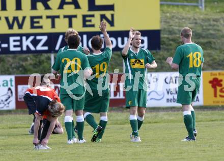 Fussball, Kaerntner Liga. VST Voelkermarkt gegen FC Welzenegg. Torjubel Voelkermarkt. Voelkermarkt, 7.5.2010.
Foto: Kuess
---
pressefotos, pressefotografie, kuess, qs, qspictures, sport, bild, bilder, bilddatenbank