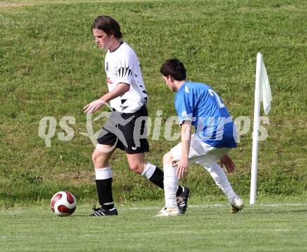 Fussball Unterliga Ost. ASKOE Koettmannsdorf gegen SK Kuehnsdorf. Daniel Woschnak  (Koettmannsdorf),  Florian Zuschlag (Kuehnsdorf). Klagenfurt, am 9.5.2010.
Foto: Kuess
---
pressefotos, pressefotografie, kuess, qs, qspictures, sport, bild, bilder, bilddatenbank