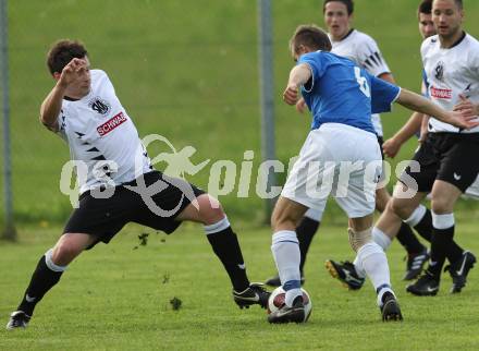 Fussball Unterliga Ost. ASKOE Koettmannsdorf gegen SK Kuehnsdorf. Gabor Ferenczi (Koettmannsdorf),  Kevin Weissnegger (Kuehnsdorf). Klagenfurt, am 9.5.2010.
Foto: Kuess
---
pressefotos, pressefotografie, kuess, qs, qspictures, sport, bild, bilder, bilddatenbank