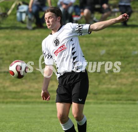 Fussball Unterliga Ost. ASKOE Koettmannsdorf gegen SK Kuehnsdorf. Florian Zuschlag (Kuehnsdorf). Klagenfurt, am 9.5.2010.
Foto: Kuess
---
pressefotos, pressefotografie, kuess, qs, qspictures, sport, bild, bilder, bilddatenbank