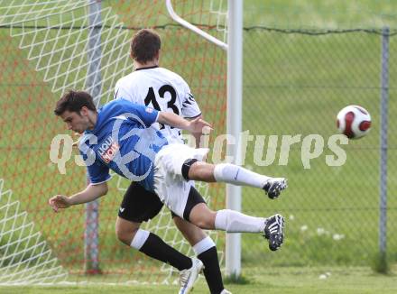 Fussball Unterliga Ost. ASKOE Koettmannsdorf gegen SK Kuehnsdorf. Kristian Smokovic (Koettmannsdorf),  Danijel Dlopst (Kuehnsdorf). Klagenfurt, am 9.5.2010.
Foto: Kuess
---
pressefotos, pressefotografie, kuess, qs, qspictures, sport, bild, bilder, bilddatenbank