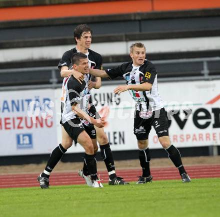 Fussball. Regionalliga. WAC SK St. Andrae/Lavanttal gegen SAK Celovec/Klagenfurt.  Torjubel Markus Kreuz, Christian Falk, Manuel Kerhe (St.Andrae). Wolfsberg, 11.5.2010. 
Foto: Kuess

---
pressefotos, pressefotografie, kuess, qs, qspictures, sport, bild, bilder, bilddatenbank