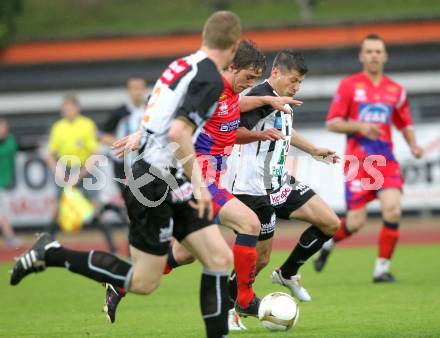 Fussball. Regionalliga. WAC SK St. Andrae/Lavanttal gegen SAK Celovec/Klagenfurt. Daniel Oberlaender, Markus Kreuz, (St.Andrae), Grega Triplat  (SAK). Wolfsberg, 11.5.2010. 
Foto: Kuess

---
pressefotos, pressefotografie, kuess, qs, qspictures, sport, bild, bilder, bilddatenbank