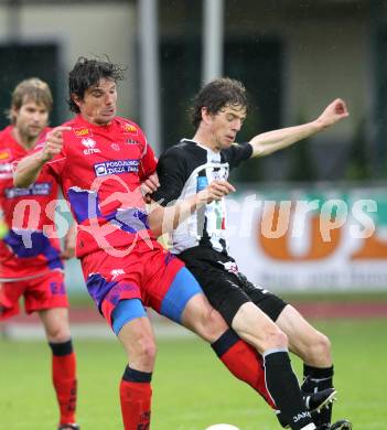 Fussball. Regionalliga. WAC SK St. Andrae/Lavanttal gegen SAK Celovec/Klagenfurt. Christian Falk,  (St.Andrae), Marko Kriznik (SAK). Wolfsberg, 11.5.2010. 
Foto: Kuess

---
pressefotos, pressefotografie, kuess, qs, qspictures, sport, bild, bilder, bilddatenbank