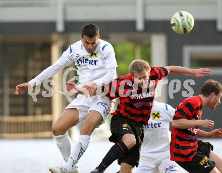 Fussball. Regionalliga. FC St. Veit gegen SV Leibnitz Flavia Solva .  Seoane Santalla Gerardo Diego, (St.Veit),  Maurice Amtmann (Flavia Solva). St.Veit, 12.5.2010. 
Foto: Kuess

---
pressefotos, pressefotografie, kuess, qs, qspictures, sport, bild, bilder, bilddatenbank