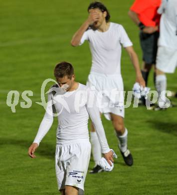 Fussball. Regionalliga. FC St. Veit gegen SV Leibnitz Flavia Solva .  enttaeuschte St. Veiter Spieler. St.Veit, 12.5.2010. 
Foto: Kuess

---
pressefotos, pressefotografie, kuess, qs, qspictures, sport, bild, bilder, bilddatenbank