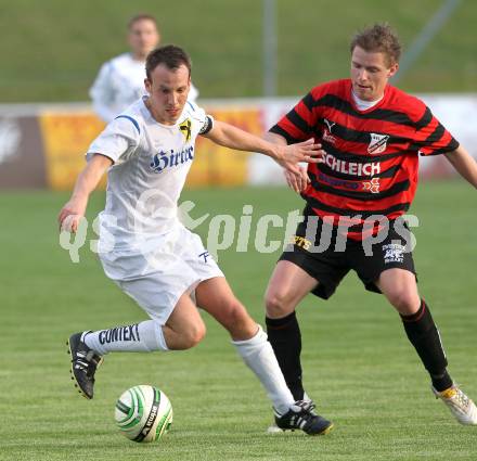 Fussball. Regionalliga. FC St. Veit gegen SV Leibnitz Flavia Solva .  Michael Mulyk, (St.Veit), Robert Macher (Flavia Solva). St.Veit, 12.5.2010. 
Foto: Kuess

---
pressefotos, pressefotografie, kuess, qs, qspictures, sport, bild, bilder, bilddatenbank