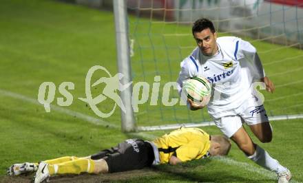 Fussball. Regionalliga. FC St. Veit gegen SV Leibnitz Flavia Solva .  Seoane Santalla Gerardo Diego, (St.Veit), Harald Letnik (Flavia Solva). St.Veit, 12.5.2010. 
Foto: Kuess

---
pressefotos, pressefotografie, kuess, qs, qspictures, sport, bild, bilder, bilddatenbank