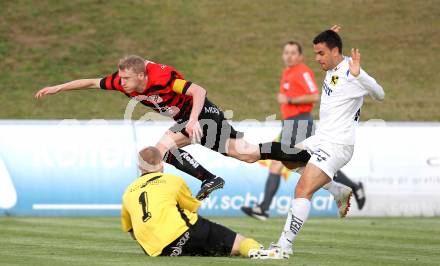 Fussball. Regionalliga. FC St. Veit gegen SV Leibnitz Flavia Solva .  Seoane Santalla Gerardo Diego, (St.Veit), Thomas jagonak, Harald Letnik (Flavia Solva). St.Veit, 12.5.2010. 
Foto: Kuess

---
pressefotos, pressefotografie, kuess, qs, qspictures, sport, bild, bilder, bilddatenbank