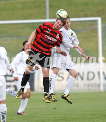 Fussball. Regionalliga. FC St. Veit gegen SV Leibnitz Flavia Solva .  Roman Adunka, (St.Veit), Maurice Amtmann (Flavia Solva). St.Veit, 12.5.2010. 
Foto: Kuess

---
pressefotos, pressefotografie, kuess, qs, qspictures, sport, bild, bilder, bilddatenbank