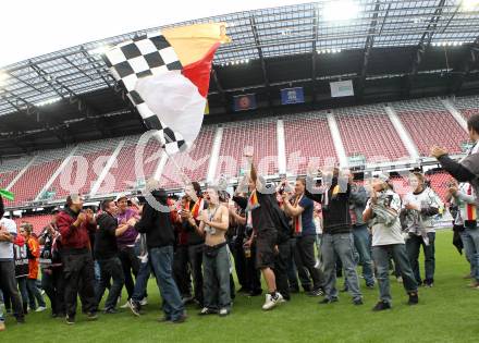 Fussball. Tipp3-Bundesliga. SK Austria Kaernten gegen SC Magna Wiener Neustadt. Fans. Klagenfurt, 13.5.2010. 
Foto: Kuess 

---
pressefotos, pressefotografie, kuess, qs, qspictures, sport, bild, bilder, bilddatenbank