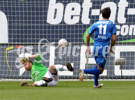 Fussball. Tipp3-Bundesliga. SK Austria Kaernten gegen SC Magna Wiener Neustadt. Andreas Schranz,  (Austria Kaernten), Patrick Niklas (Wr. Neustadt). Klagenfurt, 13.5.2010. 
Foto: Kuess 

---
pressefotos, pressefotografie, kuess, qs, qspictures, sport, bild, bilder, bilddatenbank