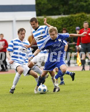 Fussball Kaerntner Liga. VSV gegen SK Treibach. Daniel Gatternig (VSV), Alexander Lessnigg (Treibach). Villach, am 13.5.2010.
Foto: Kuess
---
pressefotos, pressefotografie, kuess, qs, qspictures, sport, bild, bilder, bilddatenbank