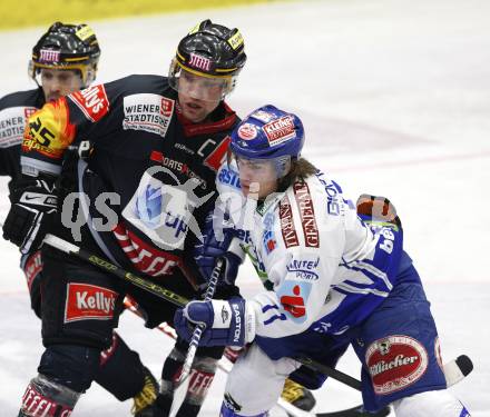 EBEL. Eishockey Bundesliga. EC Pasut VSV gegen EV Vienna Capitals. Nico Toff (VSV), Benoit Gratton (Vienna). Villach, am 17.1.2010.
Foto: Kuess 


---
pressefotos, pressefotografie, kuess, qs, qspictures, sport, bild, bilder, bilddatenbank