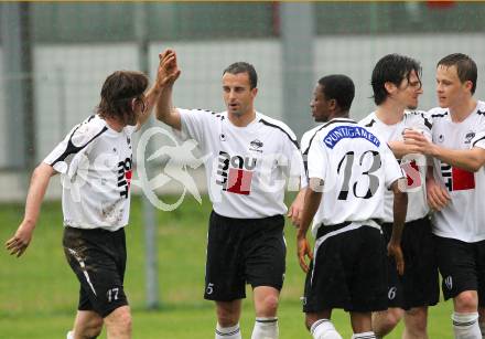 Fussball Kaerntner Liga. SVG Bleiburg gegen ATSV Wolfsberg. Torjubel (Bleiburg). Bleiburg, am 15.5.2010.
Foto: Kuess
---
pressefotos, pressefotografie, kuess, qs, qspictures, sport, bild, bilder, bilddatenbank