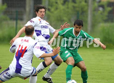 Fussball Regionalliga. SAK gegen FC Superfund Pasching. Marko Kriznik (SAK), Vilmar Da Cunha Rodrigues (Pasching). Klagenfurt, am 15.5.2010.
Foto: Kuess
---
pressefotos, pressefotografie, kuess, qs, qspictures, sport, bild, bilder, bilddatenbank