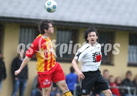 Fussball Kaerntner Liga. SVG Bleiburg gegen ATSV Wolfsberg. Wolfgang Pitschko (Bleiburg), Manuel Haid (Wolfsberg). Bleiburg, am 15.5.2010.
Foto: Kuess
---
pressefotos, pressefotografie, kuess, qs, qspictures, sport, bild, bilder, bilddatenbank