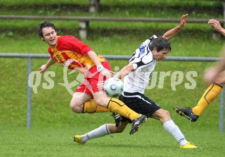 Fussball Kaerntner Liga. SVG Bleiburg gegen ATSV Wolfsberg. Thomas Riedl (Bleiburg), Manuel Haid (Wolfsberg). Bleiburg, am 15.5.2010.
Foto: Kuess
---
pressefotos, pressefotografie, kuess, qs, qspictures, sport, bild, bilder, bilddatenbank