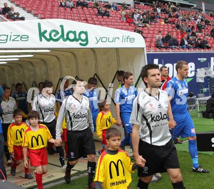 Fussball. Tipp3-Bundesliga. SK Austria Kaernten gegen SC Magna Wiener Neustadt. Luka Elsner, Leonhard Kaufmann, Mario Kroepfl (Austria Kaernten). Klagenfurt, 13.5.2010. 
Foto: Kuess 

---
pressefotos, pressefotografie, kuess, qs, qspictures, sport, bild, bilder, bilddatenbank