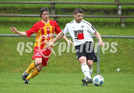 Fussball Kaerntner Liga. SVG Bleiburg gegen ATSV Wolfsberg. Johannes Skorjanz (Bleiburg), Thomas Heine (Wolfsberg). Bleiburg, am 15.5.2010.
Foto: Kuess
---
pressefotos, pressefotografie, kuess, qs, qspictures, sport, bild, bilder, bilddatenbank