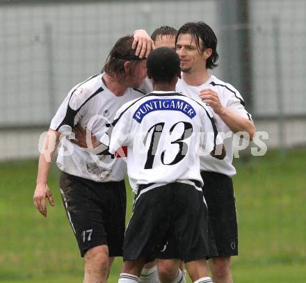 Fussball Kaerntner Liga. SVG Bleiburg gegen ATSV Wolfsberg. Torjubel (Bleiburg). Bleiburg, am 15.5.2010. 
Foto: Kuess
---
pressefotos, pressefotografie, kuess, qs, qspictures, sport, bild, bilder, bilddatenbank